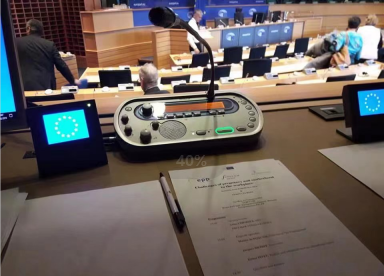 同聲傳譯和交替?zhèn)髯g的區(qū)別