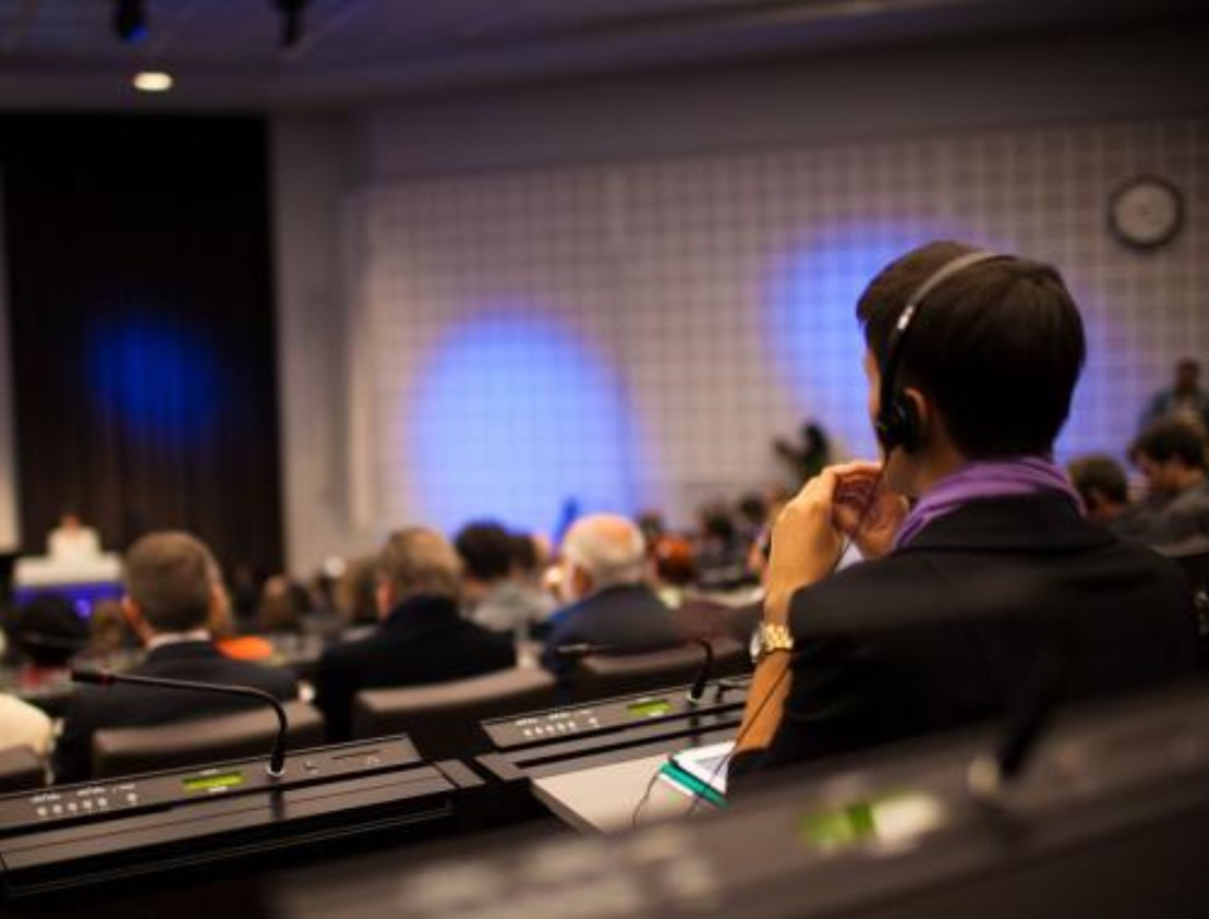 同聲傳譯難不難？專業(yè)同聲翻譯機(jī)構(gòu)有哪些