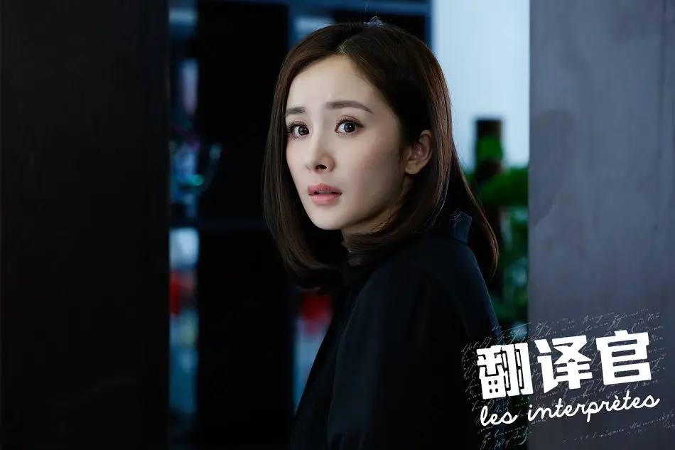 在《親愛的翻譯官》中被質(zhì)疑發(fā)音而感慨“語言真的沒有捷徑可走”的楊冪，如今憑著一條解約文案翻紅