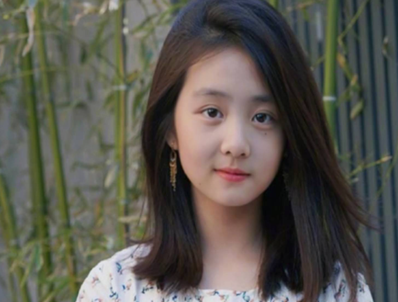 黃磊女兒黃多多小小年紀就出版英文譯作，天才少年背后，病句語法錯誤不忍直視