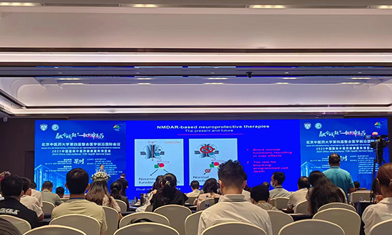 同聲傳譯需要哪些設(shè)備，對譯員有哪些要求