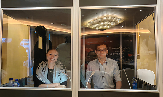 同傳翻譯，臺(tái)上1分鐘臺(tái)下十年功?