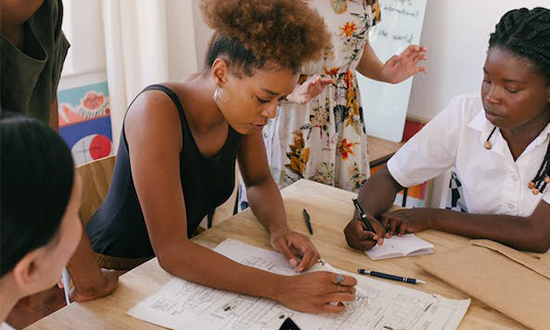 比利時會議同傳翻譯服務(wù)，暢通無阻的溝通之道