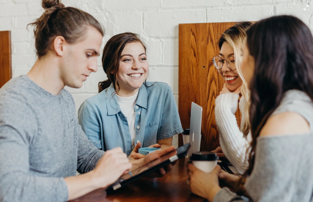 新能源展會上展會陪同翻譯的作用